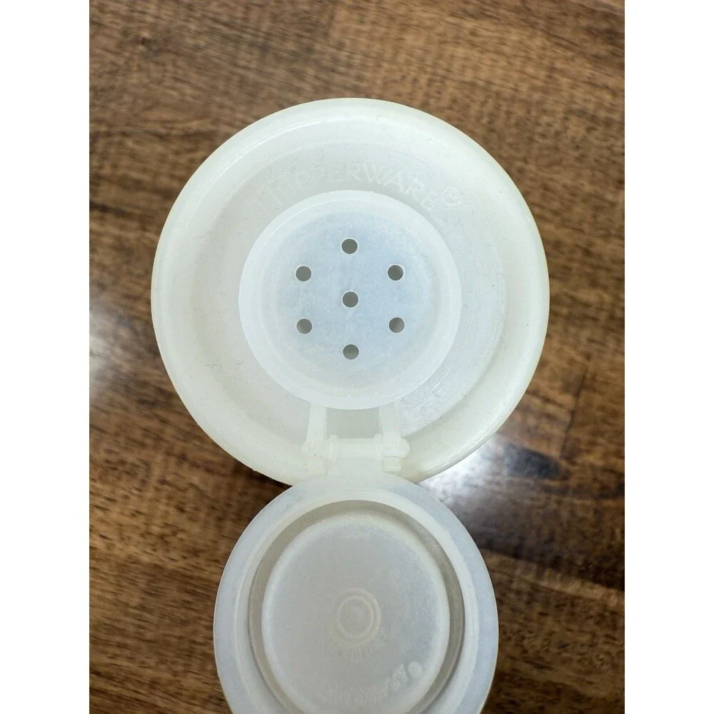 Tupperware White Plastic Salt & Pepper Shakers Set of 2 w/ Lids Model 718-33